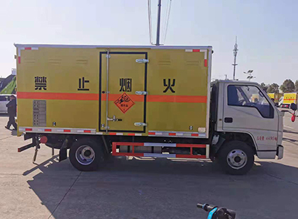 正镶白爆破器材运输车